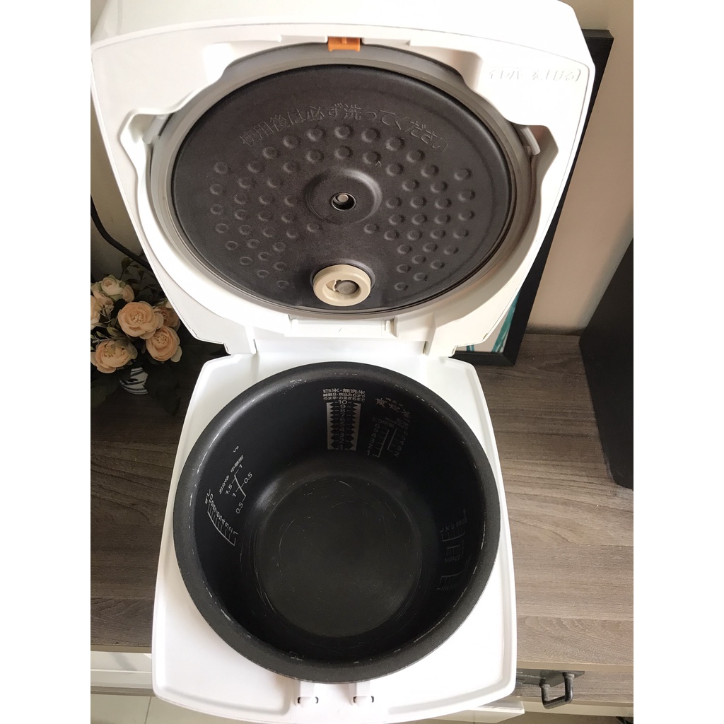 Nồi cơm điện cao tần Nhật bãi Mitsubishi 1.8l NJ-E18J2 dành cho 7-8 người ăn