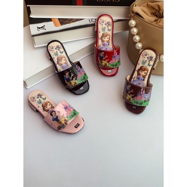 Dép lê trẻ em hoạ tiết gót đẹp