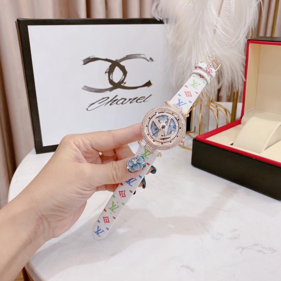Đồng hồ nữ LV mặt xoay, đính đá, dây da có hoa văn size 34mm, bảo hành 12 tháng