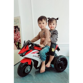 XE MÁY ĐIỆN CHO BÉ CÓ ĐÈN VÀ NHẠC