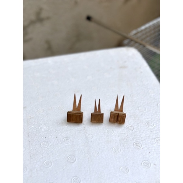 Xiên tre lồng chim chào mào chim khuyên, xiên tre hoa quả cho chim ăn tiện lợi