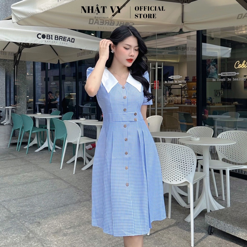 Đầm caro nhí công sở Nhật Vy cổ phối bèo trắng đính cúc dáng xoè phù hợp đi chơi dạo phố cafe - D2680