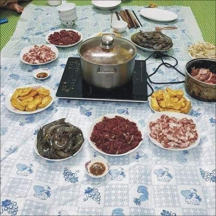 Khăn trải bàn ăn nilon dùng 1 lần - TÚI 10 KHĂN