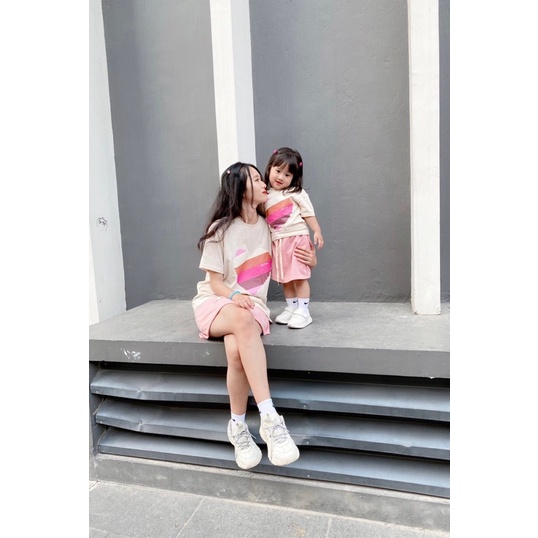 Set áo hình trái tim kèm quần váy Hồng cho bé