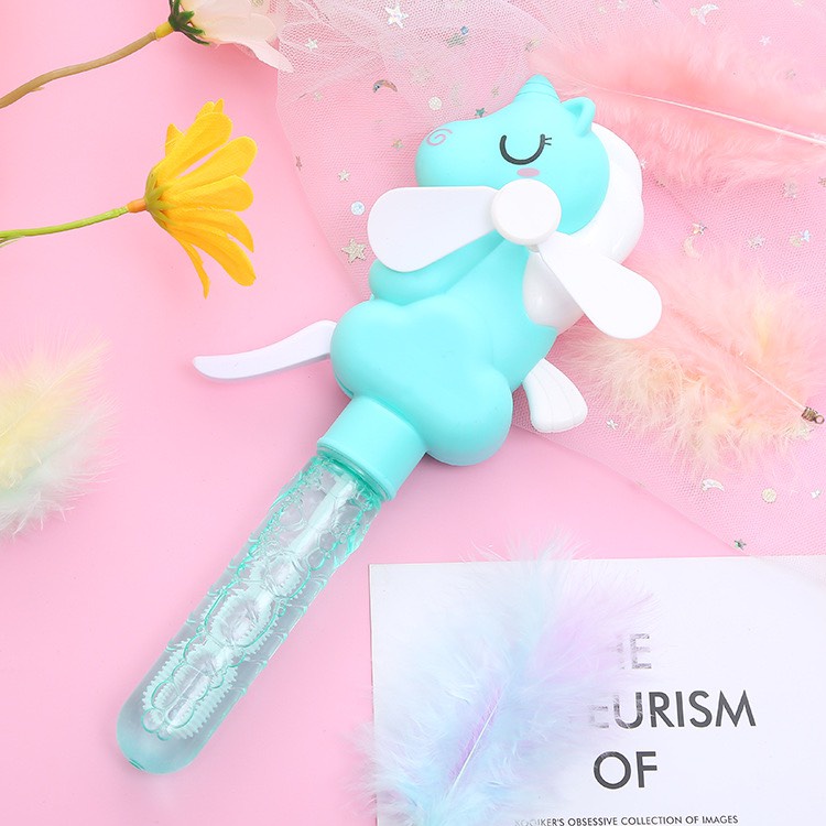 Cây thổi bong bóng xà phòng kèm quạt tay hình con ngựa dễ thương TBB1