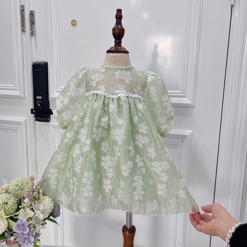 Váy babydoll cho bé gái từ 7-31kg màu xanh thêu hoa nồi chất oganda