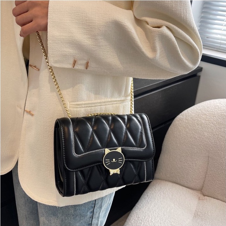 Túi xách nữ khóa mèo 2 màu đen trắng dây xích vàng đeo 2 kiểu cực đẹp Capucha T278