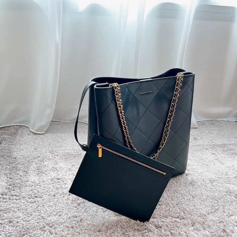 Túi Braided Handle Quilted Tote Bag Kèm Túi  Mã CK2-20782000 Size 31cm