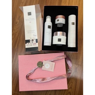Set Rituals Sakura sản phẩm chăm sóc cơ thể cao cấp hoa anh đào và sữa gạo