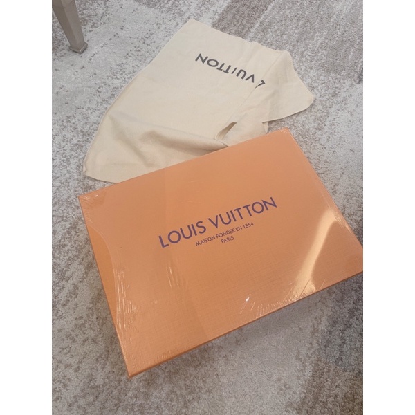 Cluth Cầm Tay LV Da Epi Size 25  -  By Willow.luxury