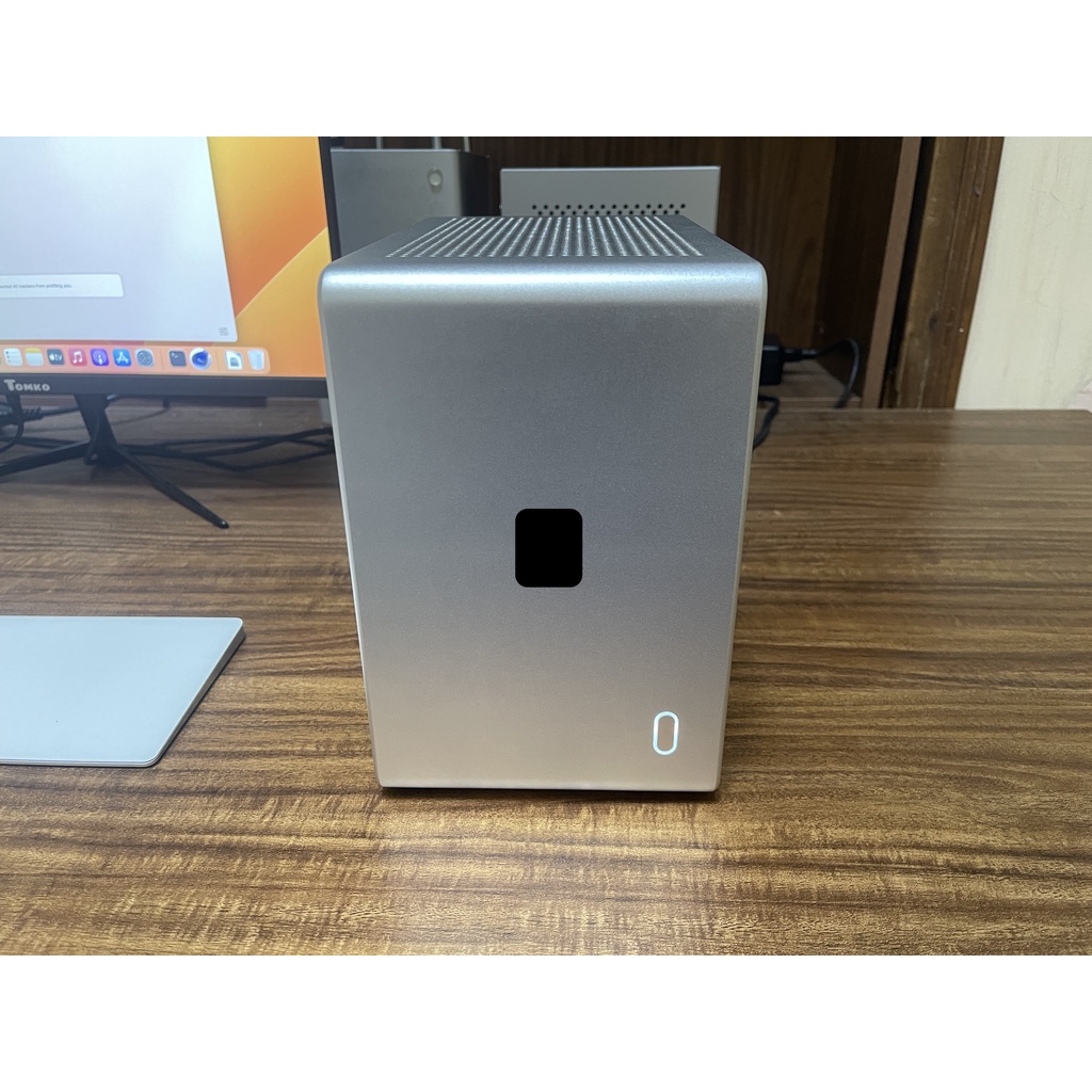 Cây máy tính MQ6 màu bạc cài sẵn hackintosh | BigBuy360 - bigbuy360.vn