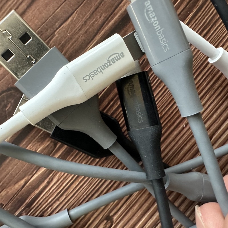 Cáp Sạc Ngắn USB A to Light 15cm A m a z o n Basics