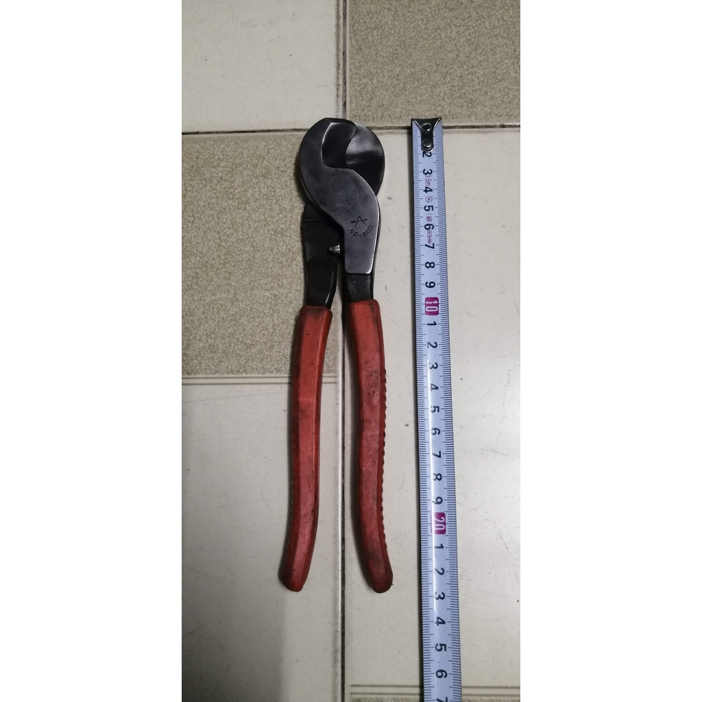 Kìm bãi: kìm cắt cáp FUJIYA dài 23cm phần giữa có tòe nhẹ, cắt ngọt; vỏ nguyên