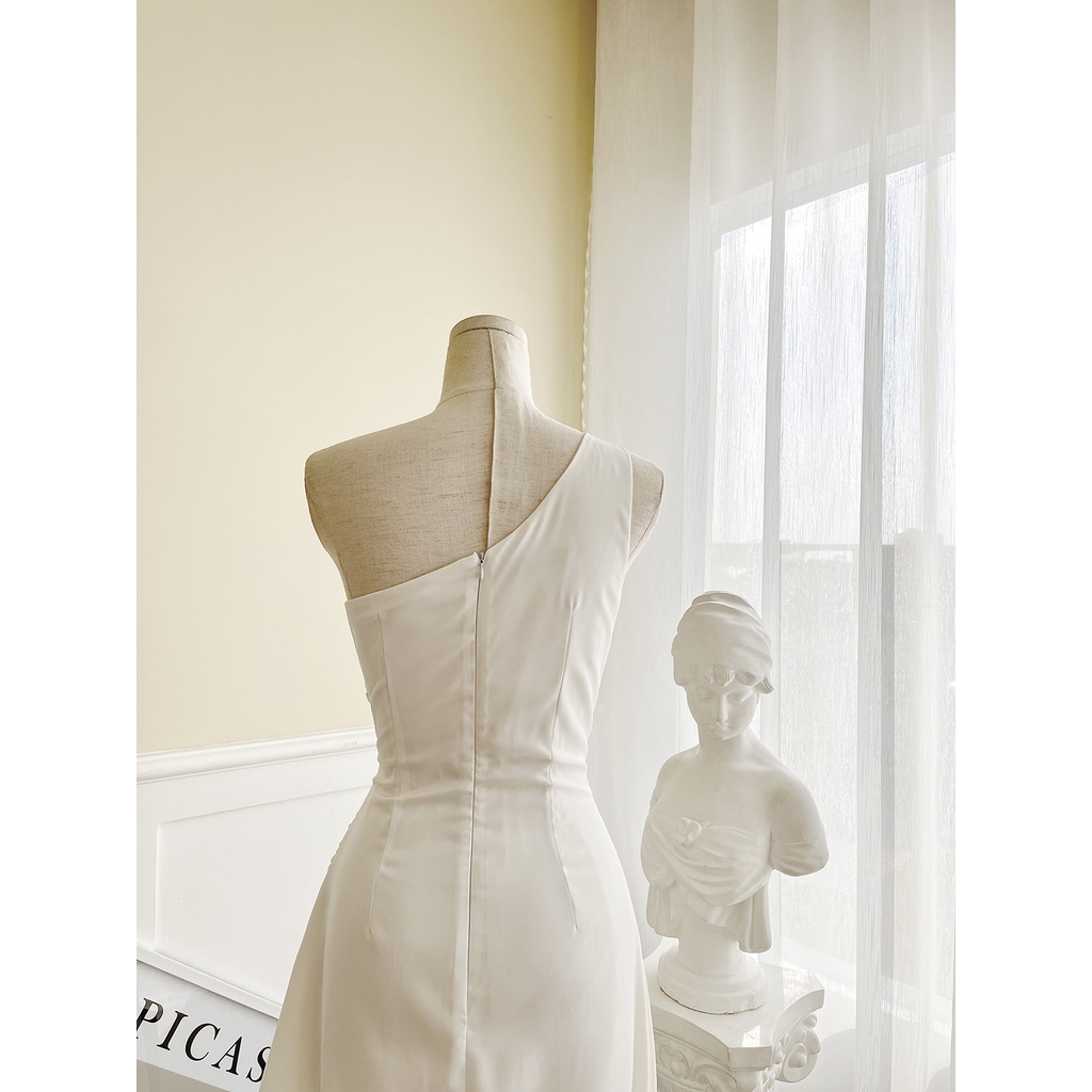 BBSTORE'S Đầm Body Lệch Vai Dự Tiệc Tà Xéo Sang Trọng ( không kèm tag hoa ) -D1744S
