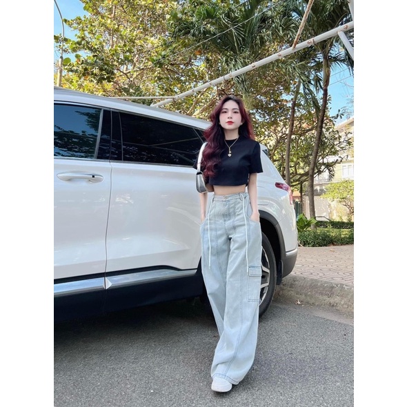 Set áo croptop đen kèm quần jeans xanh