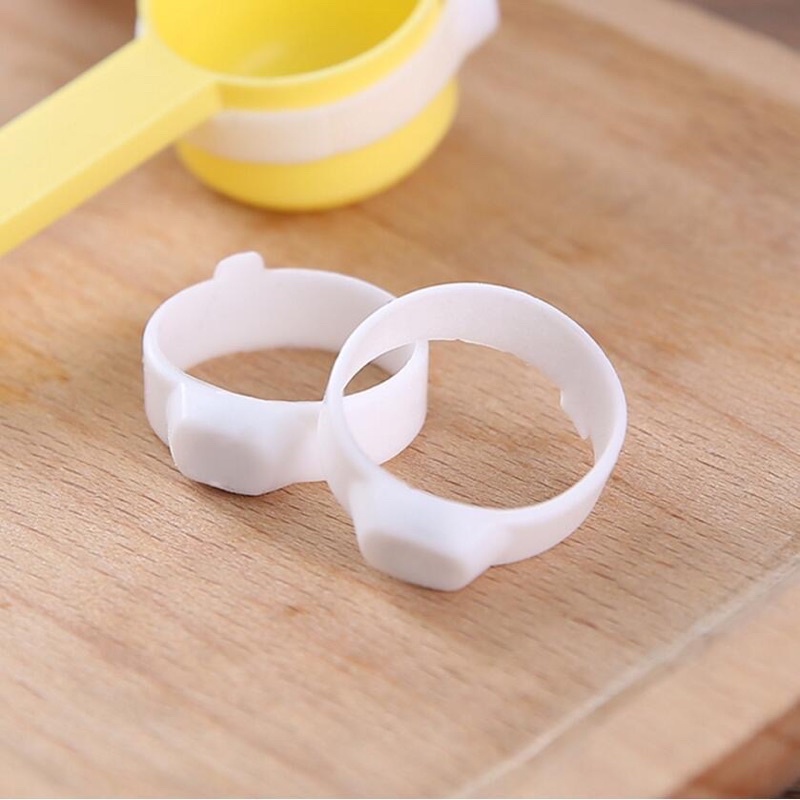 Vòng cao su gắn nam châm giữ thìa muỗng sữa bột pha sữa cho bé tiện lợi, vệ sinh