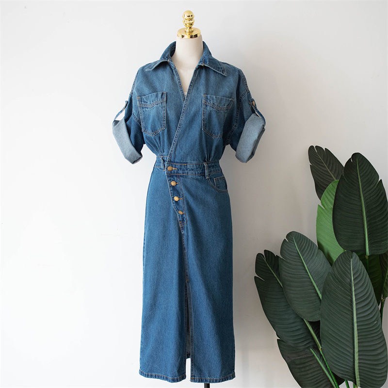 Đầm váy jean Emili dáng tay cánh rơi cổ v chân váy xẻ tà chất liệu bò