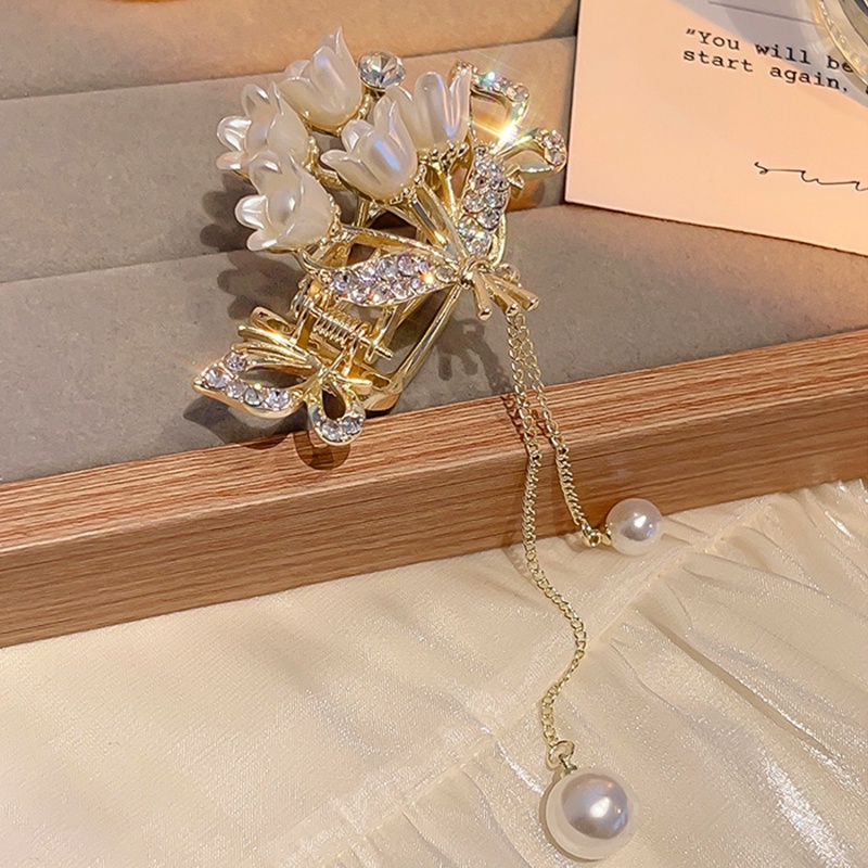 Kẹp Tóc Tua Rua Hình Cá Mập Đính Ngọc Trai Nhân Tạo Phong Cách Thung Lũng Lily of the valley