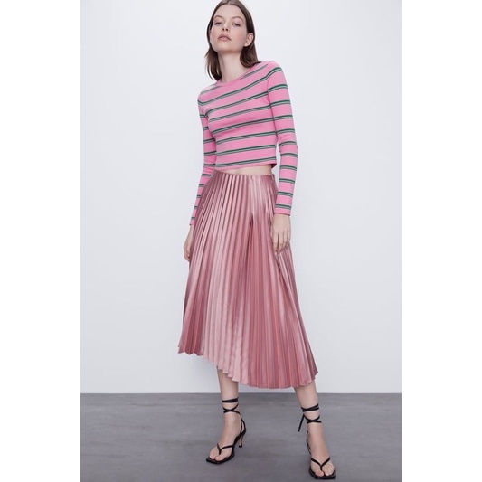 Váy satin ZARA xếp ly hồng