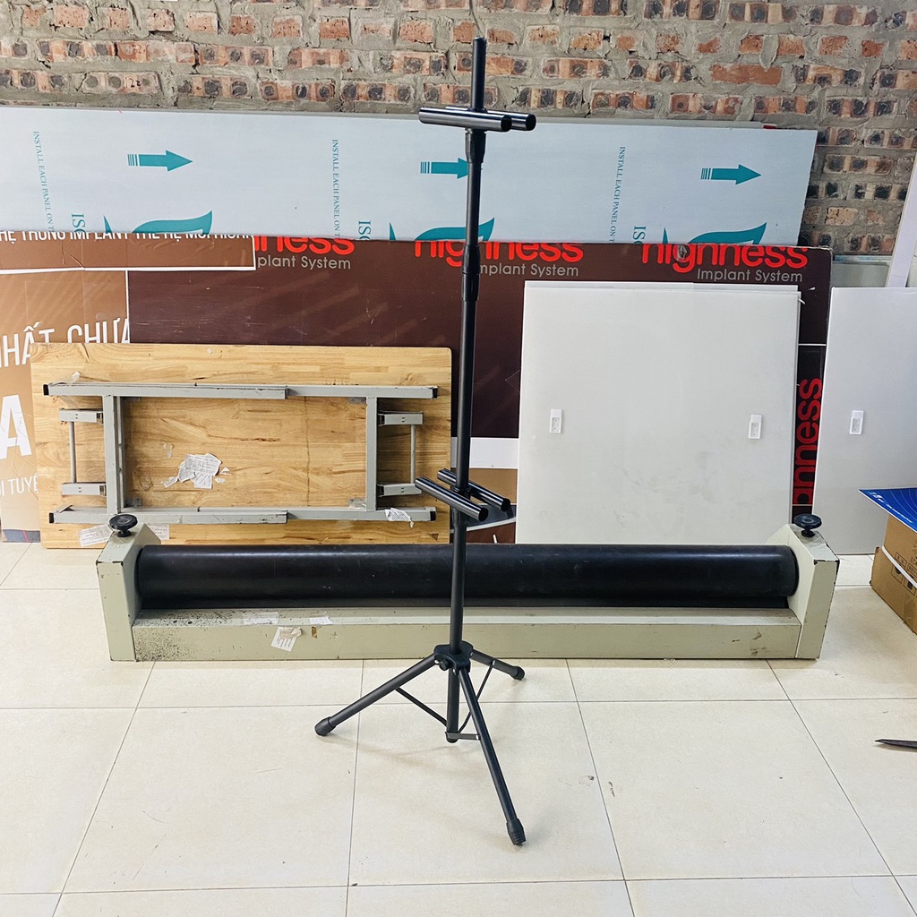 Giá standee treo tấm poster, treo tranh hai mặt bằng sắt, kệ để tranh chữ thập, giá chữ thập