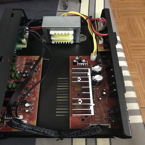 Amply mini karaoke bluetooth AV-568BT chạy điện 12v và 220v hàng chuẩn