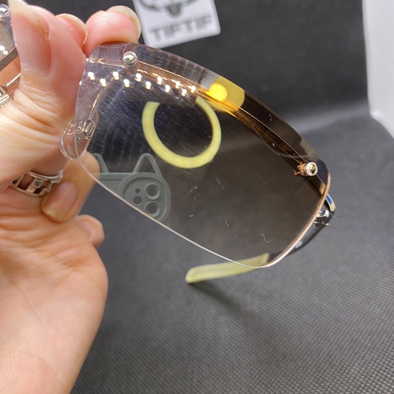 Kính si nhật phong cách Y2k