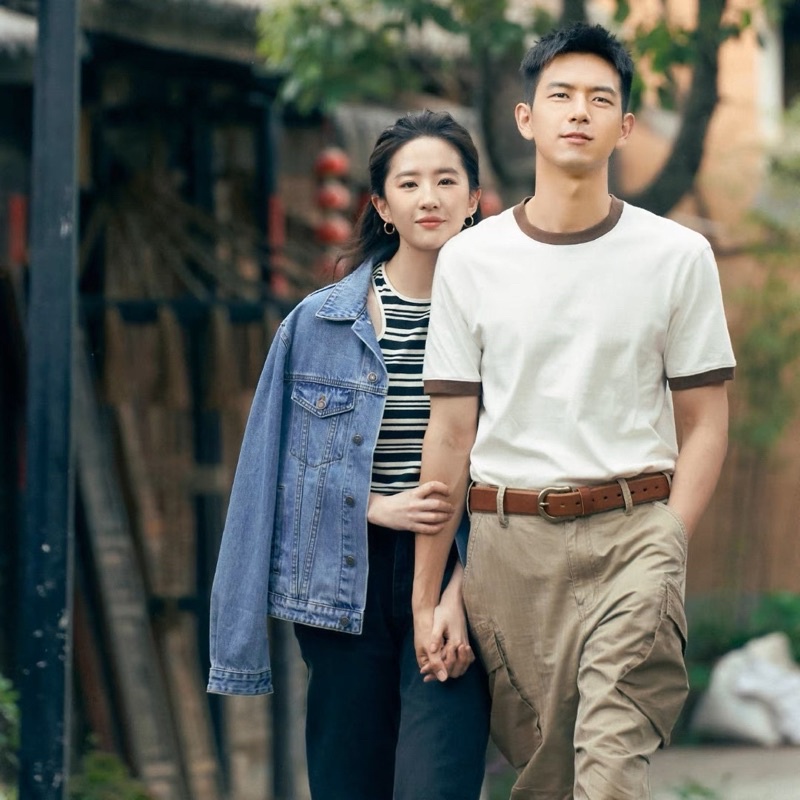 Áo sọc kẻ kiểu nhẹ nhàng của nữ diễn viên Trung Quốc