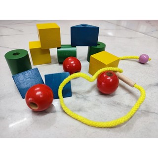 Đồ chơi xâu hạt, xỏ dây bằng gỗ tạo hình học khối montessori 12 khối gỗ to an toàn