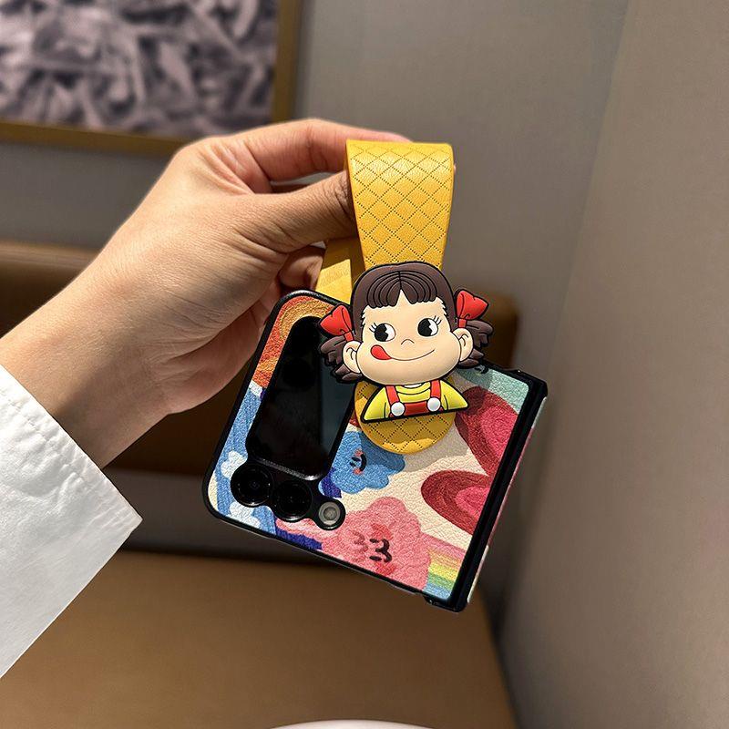 Ốp Điện Thoại Họa Tiết Hoạt Hình Cô Gái Dễ Thương Kèm Vòng Tay Cho Samsung ZFLIP4 Galaxy Z Flip3