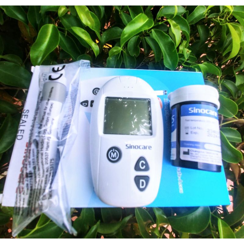 Bộ máy đo đường huyết Safe Accu tại nhà tặng kèm que đo và kim lấy máu hàng chính hãng bảo hành 12 tháng