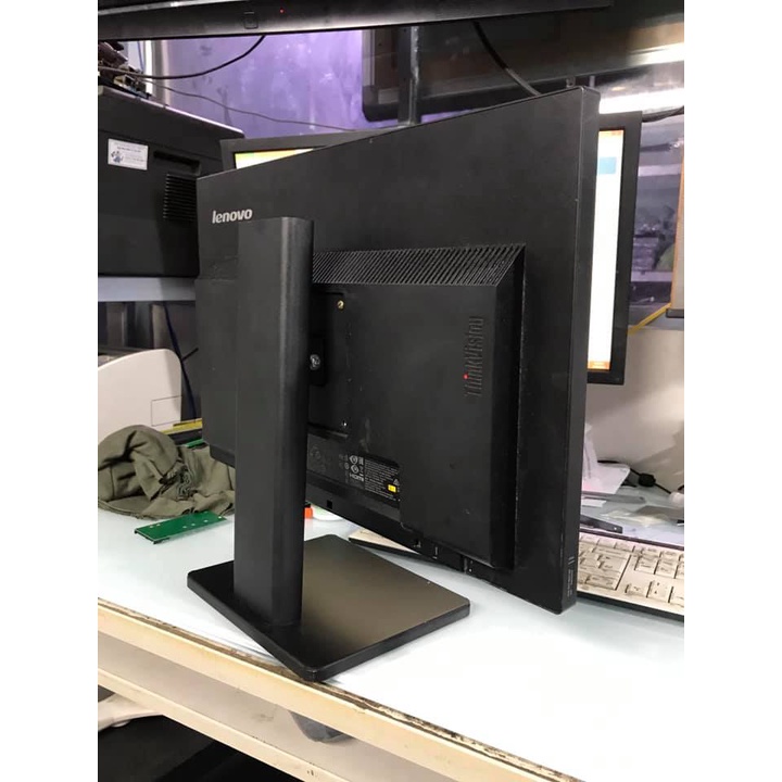 Chân đa năng cho màn hình LCD