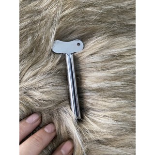 Dụng cụ nặn thuốc nhuộm tóc (khóa nhuộm)