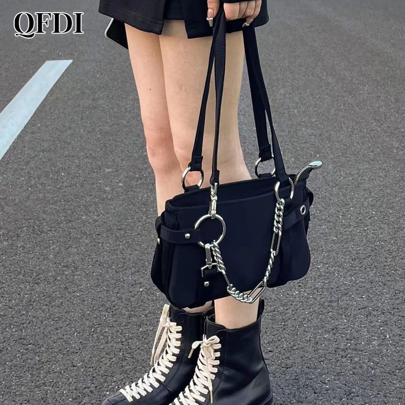Túi đeo chéo một bên vai QFDI phối dây xích thời trang cao cấp