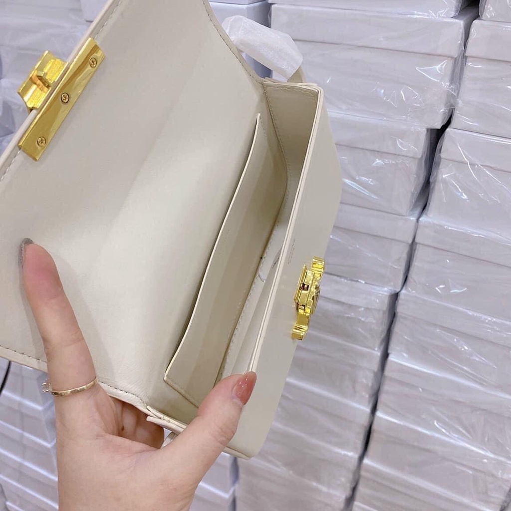 Túi đeo vai,đeo chéo khoá cài bản mới nhất hàng cao cấp full bocx nguyên siu có 2 màu đen trắng phong cách thòi trang