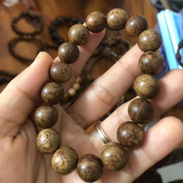 Vòng Tay Phong Thủy Trầm Hương , Vòng Chuỗi Tràng Đeo Tay Thời Trang Cho Nam Và Nữ