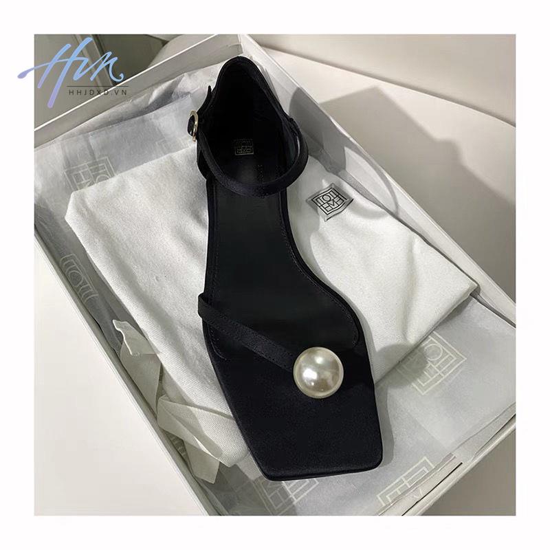 Giày Sandal Mũi Vuông Đế Thấp Quai Đính Ngọc Trai Màu Đen Thời Trang Xuân Hè Mới