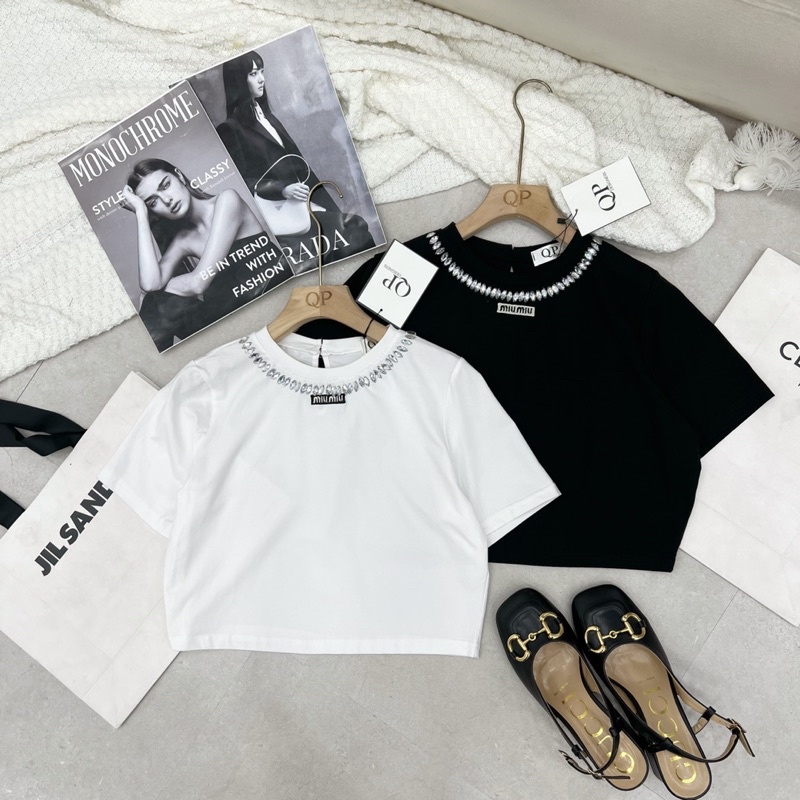 áo phông miu miu cổ đá khâu tay dáng crop hàng Qp