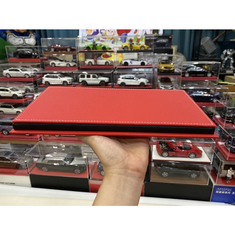 Hộp Mica Đế Da Trưng Bày Mô Hình Xe Ô Tô 1:18