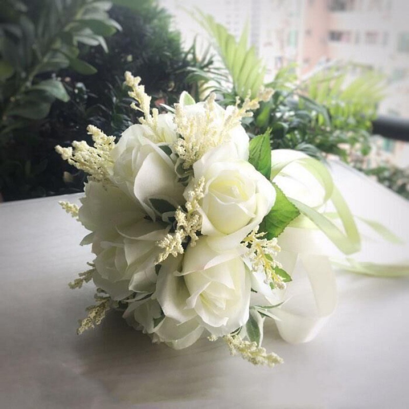 Bó hoa cưới cầm tay cho cô dâu từ hoa sáp thơm, lụa và hoa cắm điểm- Tặng hoa cài áo cho chú rể