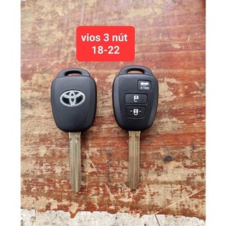 Chìa khoá Toyota Vios 3 nút cài mạch remote trên xe