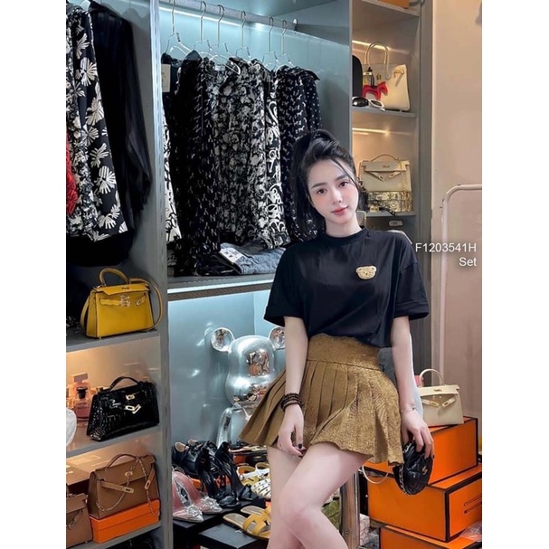 Set bộ áo thun ngực phối hình gấu kèm váy xếp ly sang trọng VIENS STORE