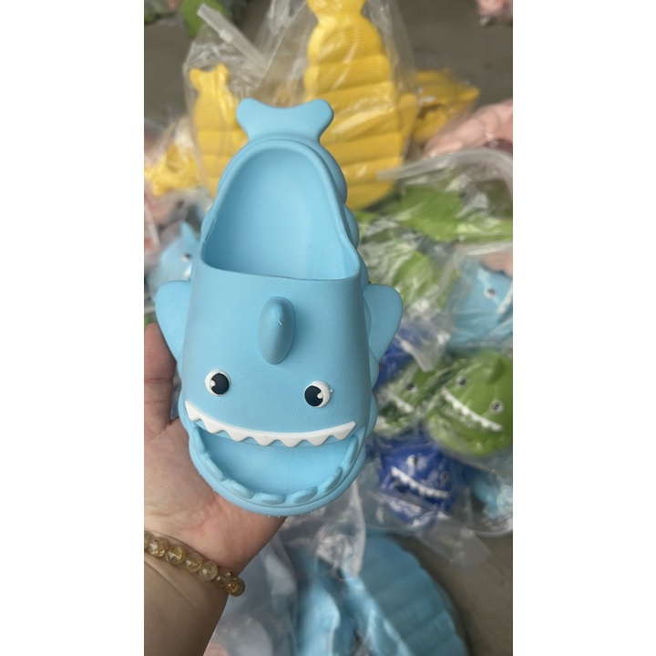 Dép bánh mì cá mập há miệng đế chaos siêu nhẹ cho người lớn và trẻ em  dễ thương mang trong nhà , dạo phố có ảnh thật