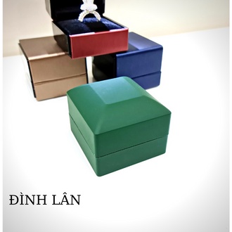Hộp nhẫn cao cấp có đèn, hộp tặng quà có đèn