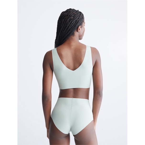 Áo lót Calvin Klein Invisibles Comfort Lightly Lined V-Neck Bralette $44