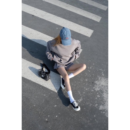 - Áo hoodie form boxy