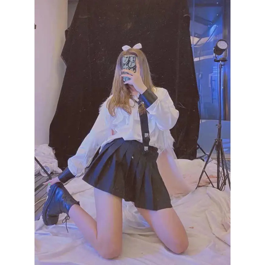 Set đồ phong cách nữ sinh - Áo sơ mi trắng phi bóng kèm cà vạt - Chân váy ngắn xếp ly