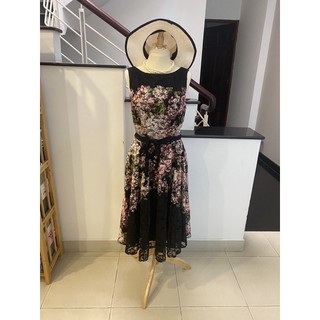 Đầm ren Taylor dư xịn