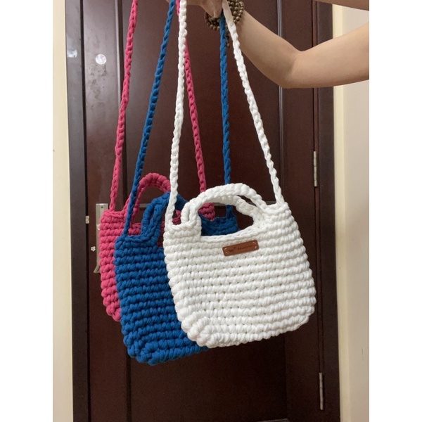 Hot trend túi len móc tay