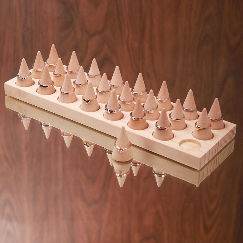 Kệ Trưng Bày Nhẫn Hình Nón Bằng Gỗ Trơn Tiện Lợi