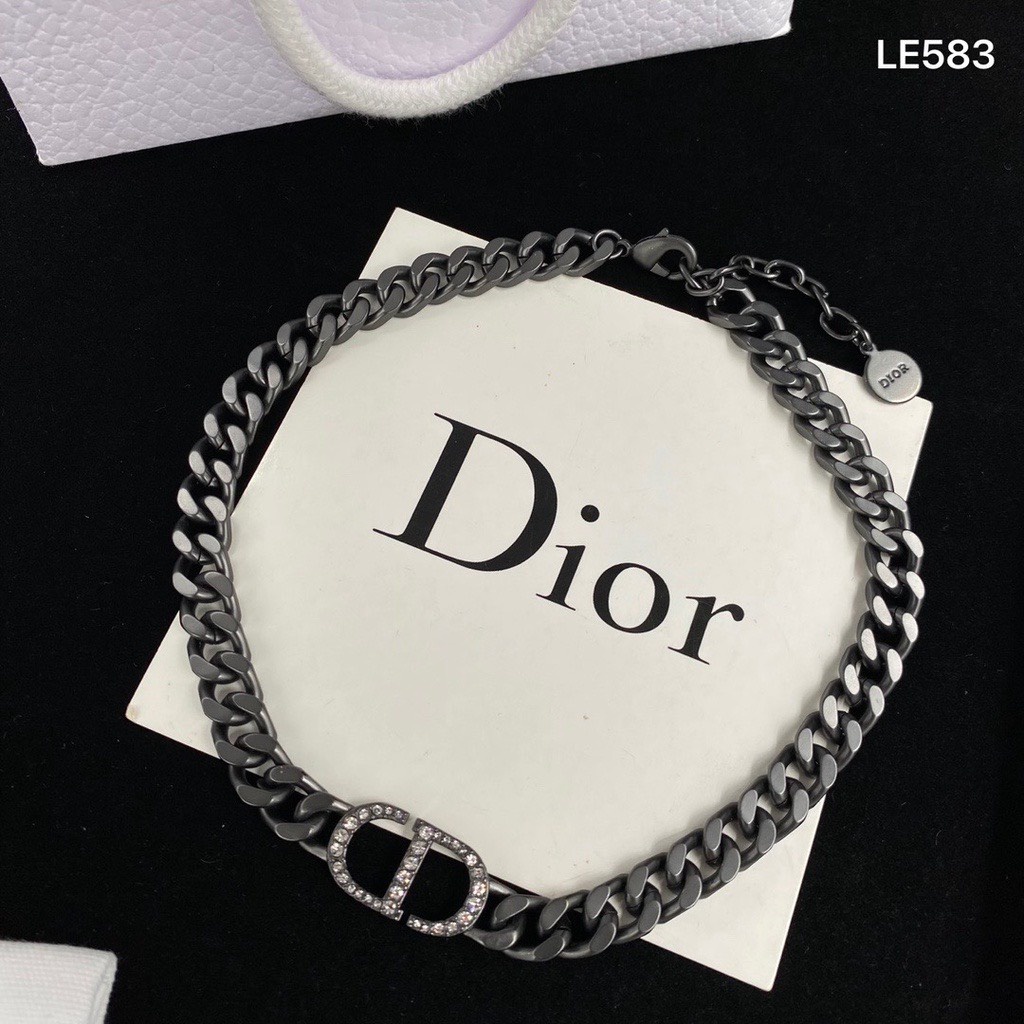 Bộ CD đen cá tính hàng titan Cao Cấp bộ trang sức mang lại điểm khác biết.